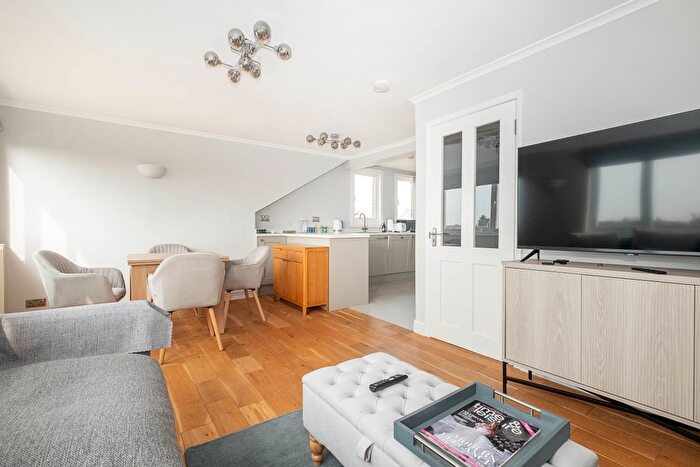 2 Bedroom Flat To Rent In Homefield Road, London, SW19