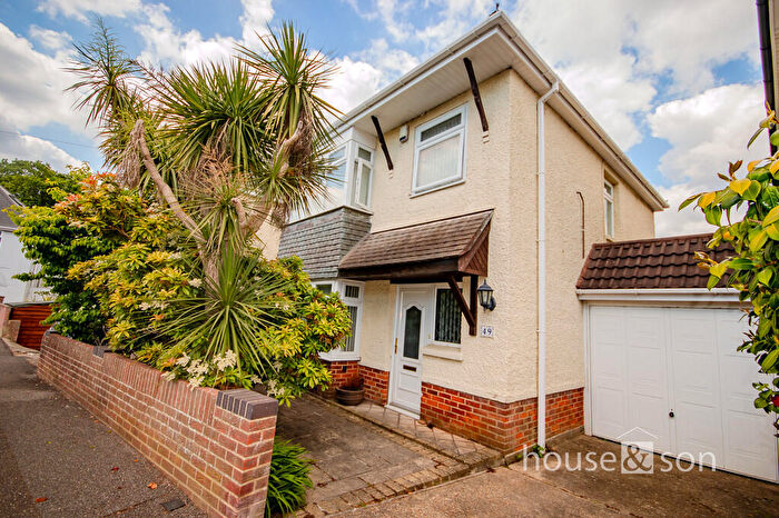 3 Bedroom Detached House For Sale In Heather Road, Bournemouth, BH10