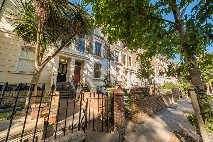 2 Bedroom Flat For Sale In Loraine Road, London, N7