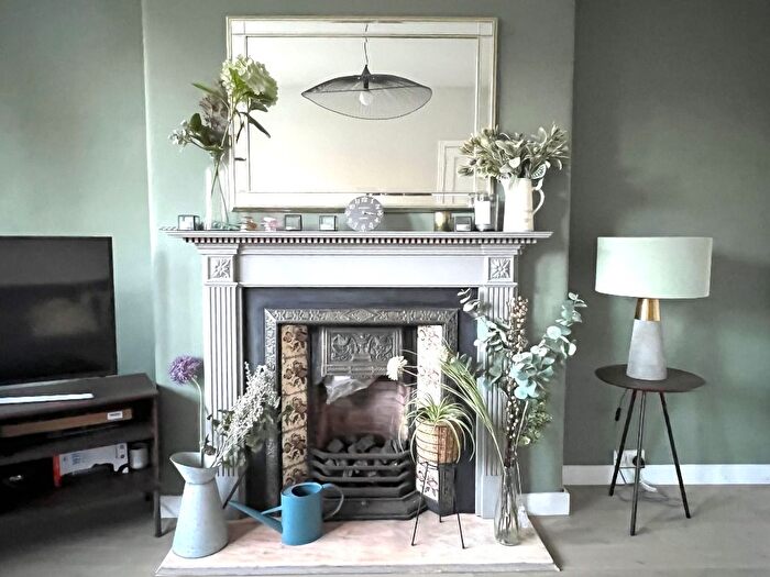 2 Bedroom Flat To Rent In Craighouse Gardens, Morningside, Edinburgh, EH10