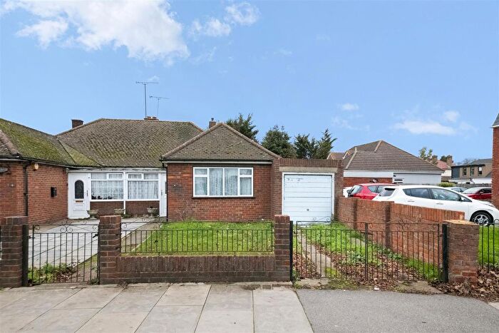 2 Bedroom Semi Detached Bungalow For Sale In Botwell Common Road, Hayes, UB3