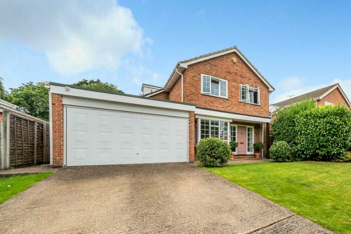 4 Bedroom Detached House To Rent In Picton Way, Caversham, RG4