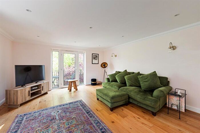 2 Bedroom Apartment For Sale In Churchfields, South Woodford, E18