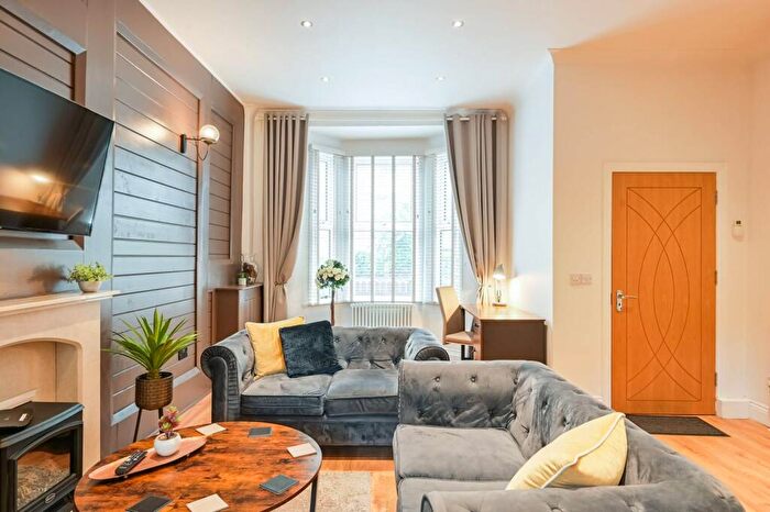 3 Bedroom House For Sale In Westferry Road, Isle Of Dogs, London, E14