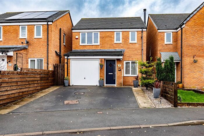 3 Bedroom Detached House For Sale In Allerton View, Thornton, Bradford, BD13