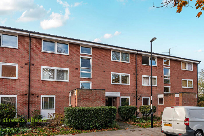 1 Bedroom Apartment For Sale In Eskmont Ridge, London, SE19