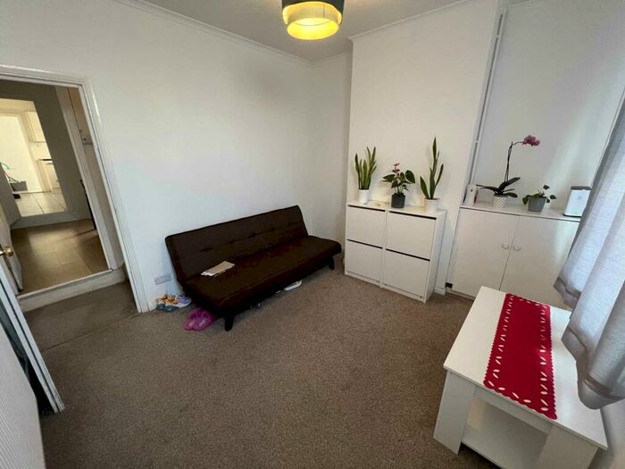 2 Bedroom Terraced House To Rent In Chequers Street, Luton, LU1