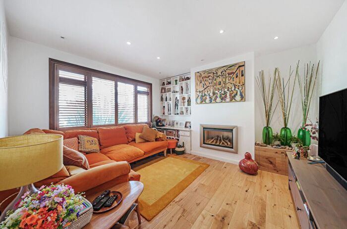 3 Bedroom End Of Terrace House For Sale In Hadley Road, Mitcham, Surrey, CR4