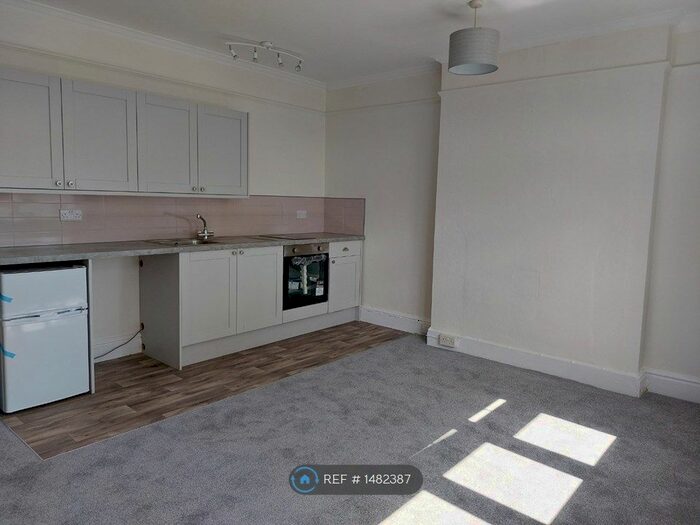 Studio To Rent In Tring Road, Aylesbury, HP20