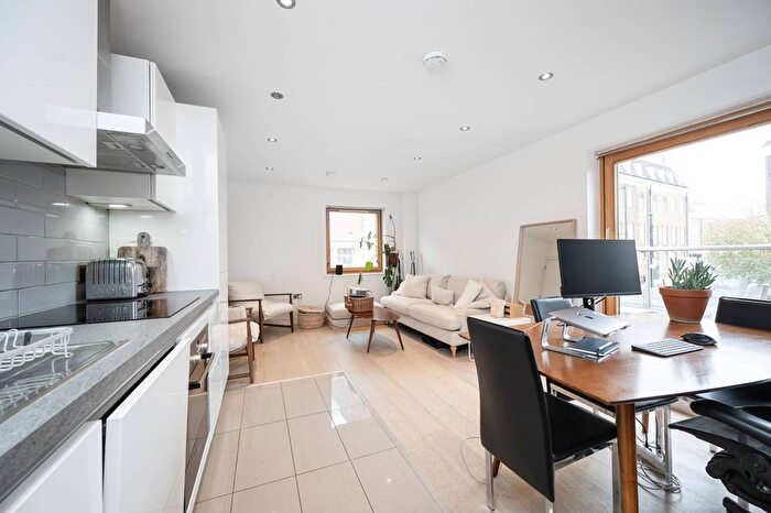 2 Bedroom Flat To Rent In Paragon Road, Hackney, E9