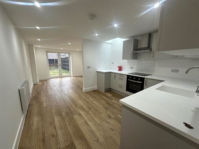 4 Bedroom Apartment To Rent In Lodge Road, Southampton, SO14