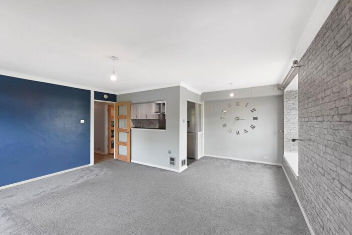 2 Bedroom Flat To Rent In Maresfield, Croydon, CR0