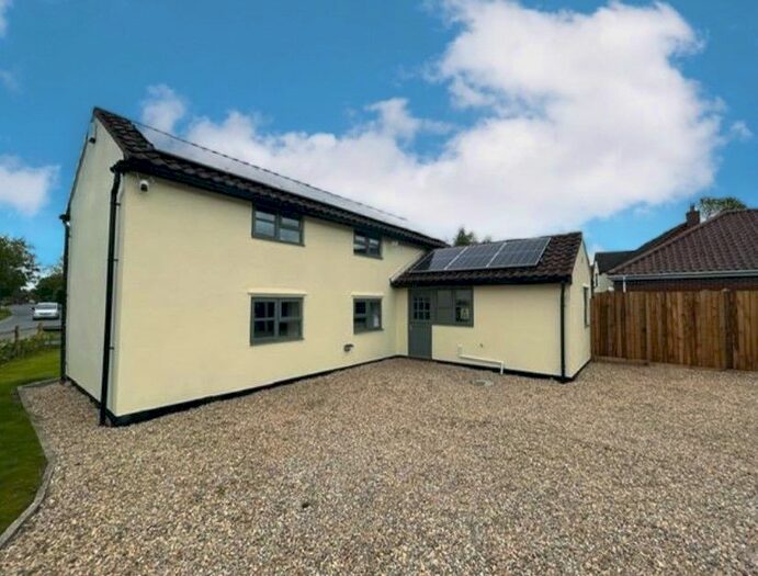 4 Bedroom Property To Rent In Chinook, Dereham Road, Beeston, PE32
