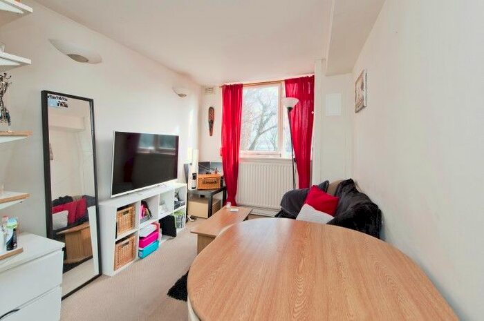 1 Bedroom Flat To Rent In Russell Court, Hammersmith Grove, Hammersmith, London, W6