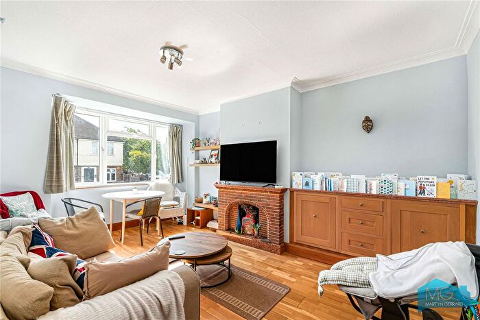 2 Bedroom Maisonette For Sale In Eversleigh Road, London, N3