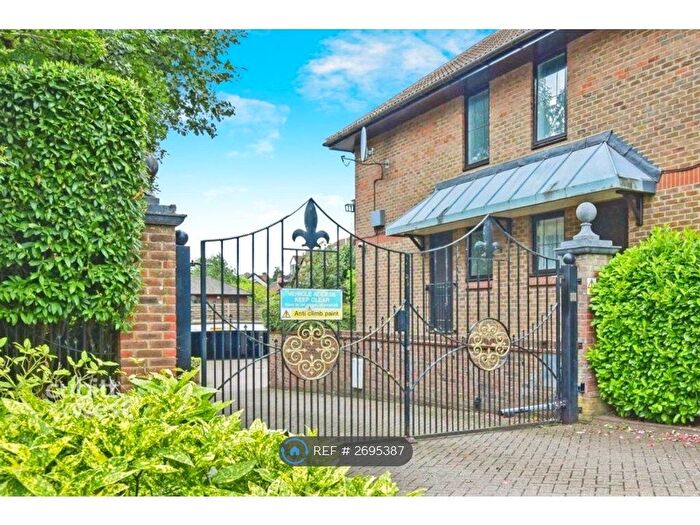 2 Bedroom Flat To Rent In French Apartments, Purley, CR8