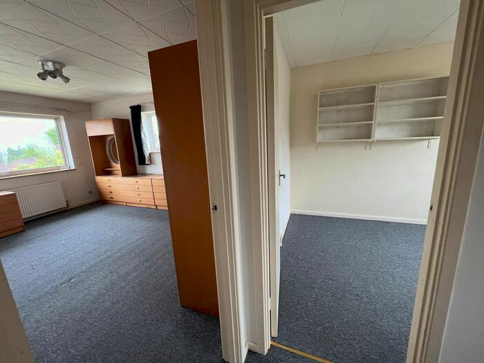 2 Bedroom Flat To Rent In Temple Close, London, N3