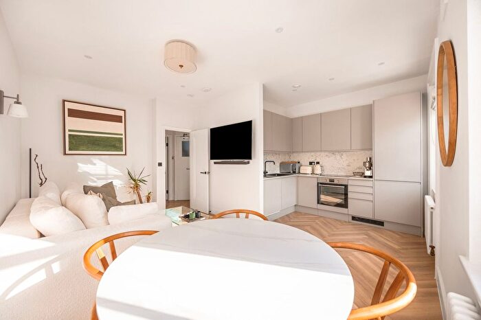 1 Bedroom Flat To Rent In Hereford Road, Notting Hill, W2