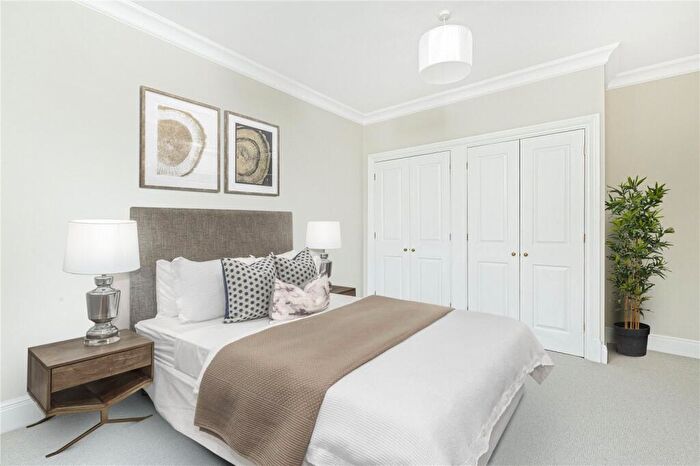 2 Bedroom Flat To Rent In Fulham Road, Chelsea, SW10