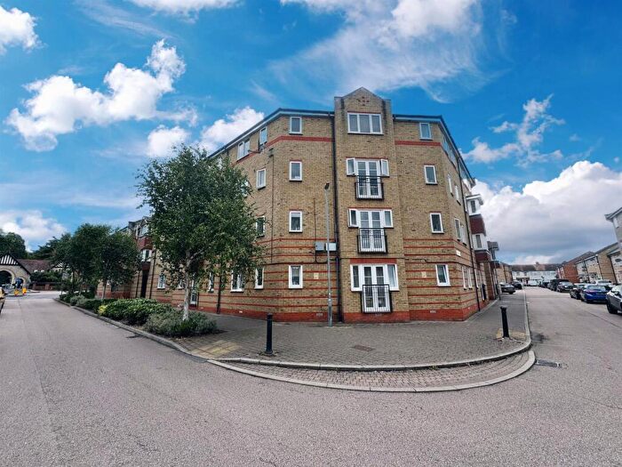 2 Bedroom Flat For Sale In Parkinson Drive, Chelmsford, CM1