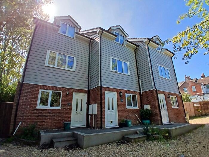 4 Bedroom Property To Rent In Hunnyhill, Newport, PO30