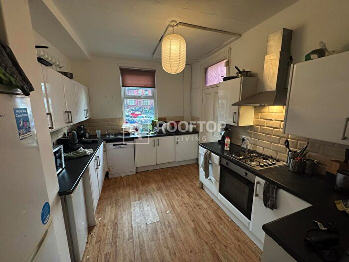 8 Bedroom House To Rent In Brudenell Road, Leeds, LS6