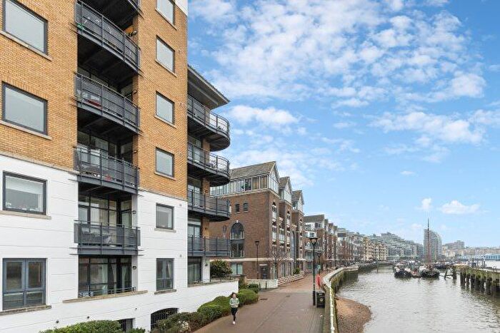 2 Bedroom Flat To Rent In Cotton Row, London, SW11