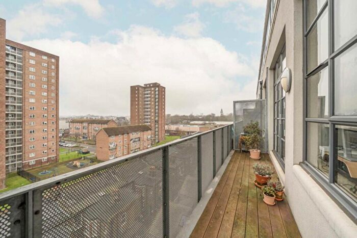 2 Bedroom Flat For Sale In Chatham Place, Hackney, E9