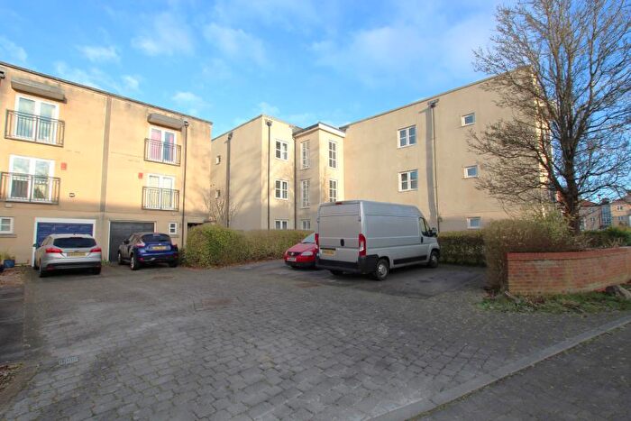 2 Bedroom Apartment To Rent In Strathearn Drive - Royal Victoria Park, BS10