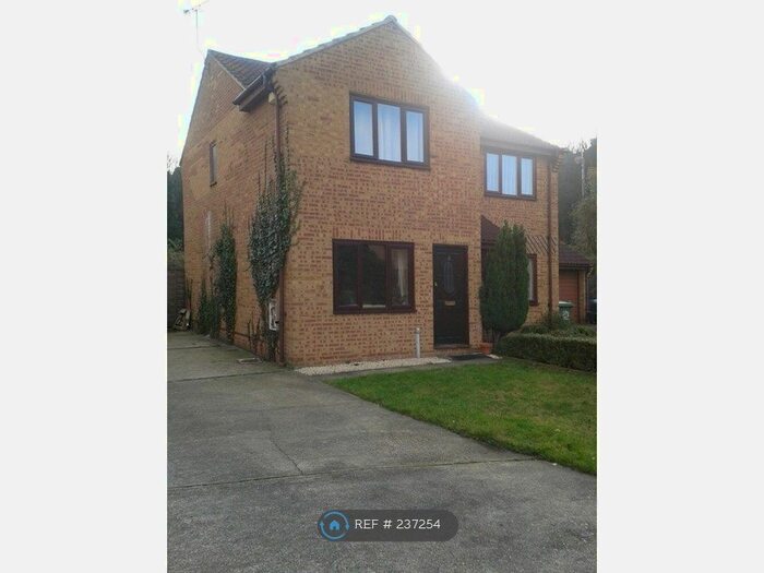 2 Bedroom Semi-Detached House To Rent In Evans Close, Greenhithe, DA9