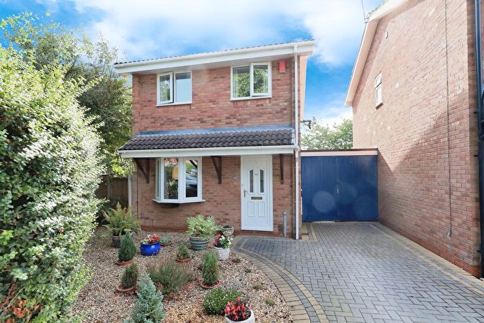 3 Bedroom Link Detached House For Sale In St. Andrews Drive, Perton, Wolverhampton, Staffordshire, WV6