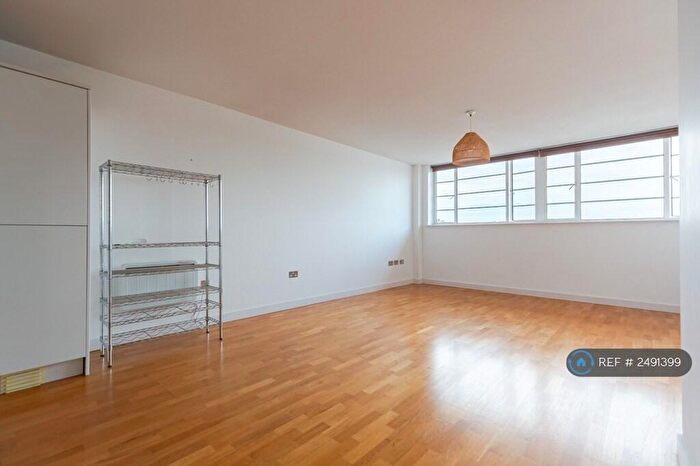 1 Bedroom Flat To Rent In Axminster Road, London, N7