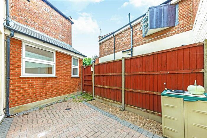 2 Bedroom Flat To Rent In Chapter Road, Willesden Green, NW2