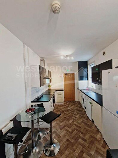 5 Bedroom Semi-Detached House To Rent In Welford Road, Leicester, LE2