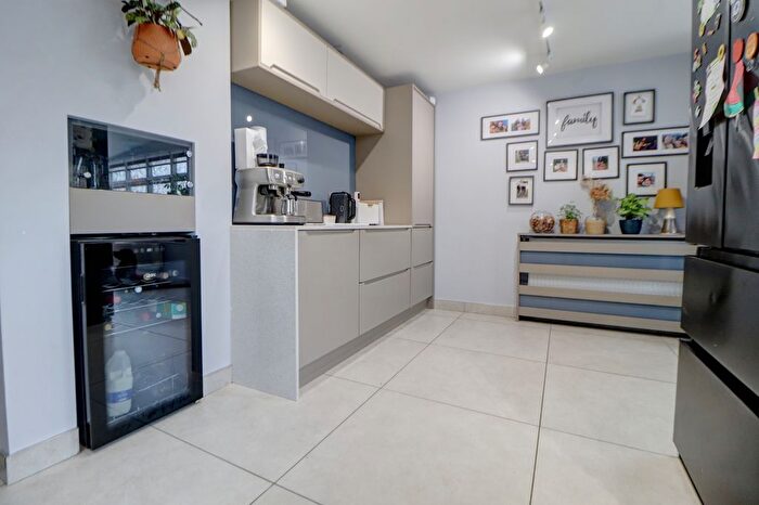 3 Bedroom End Of Terrace House For Sale In Lucerne Close, Chadderton, Oldham, OL9