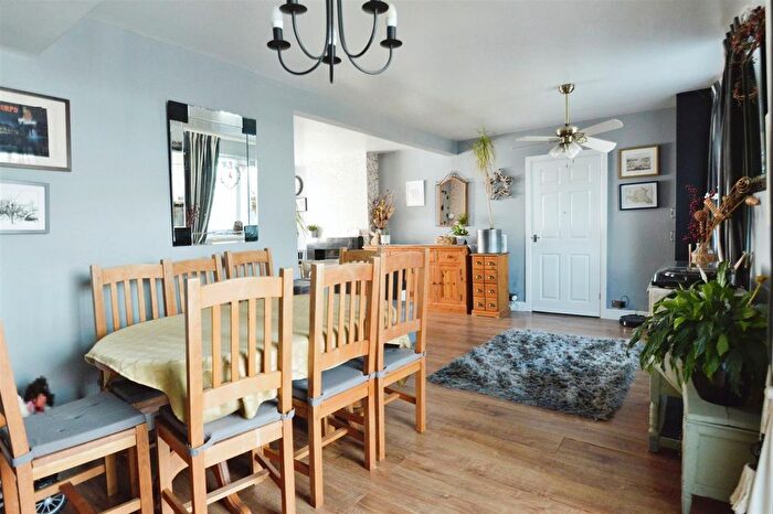 3 Bedroom End Of Terrace House For Sale In Mortimer Avenue, Anlaby, Hull, HU10