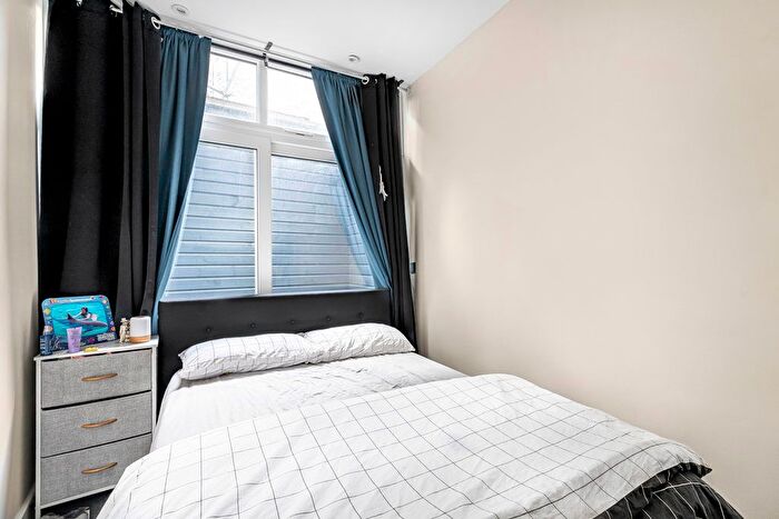 1 Bedroom Flat For Sale In Bishops Road, London, SW6