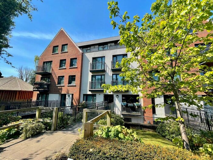 2 Bedroom Flat To Rent In Wheston Lodge, Holden Avenue, Woodside Park, N12