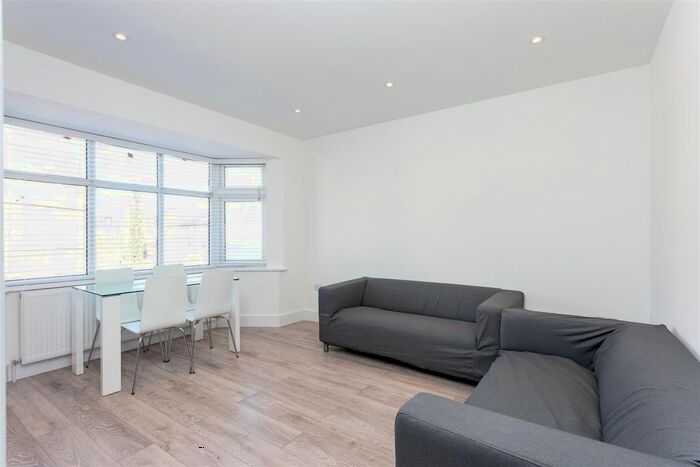 3 Bedroom Flat To Rent In Holcombe Road, London, N17
