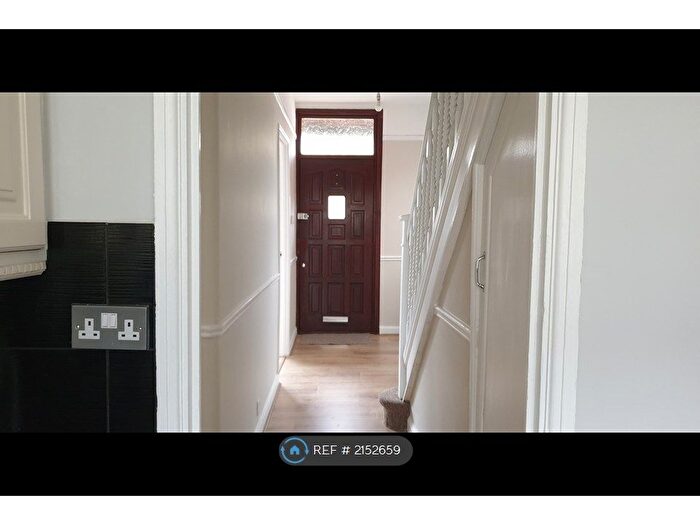 3 Bedroom Semi-Detached House To Rent In Southcroft Road, London, SW16