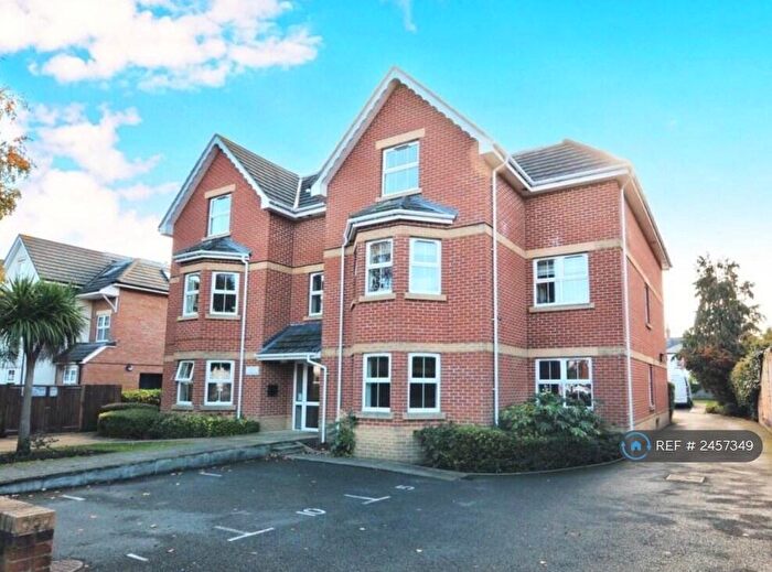 2 Bedroom Flat To Rent In Victory Court, Bournemouth, BH8