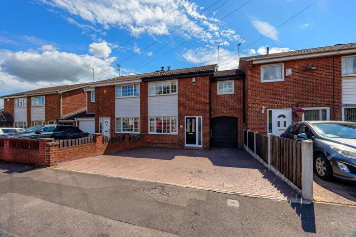 3 Bedroom Semi-Detached House For Sale In Silverstone Avenue, Cudworth, Barnsley, S72