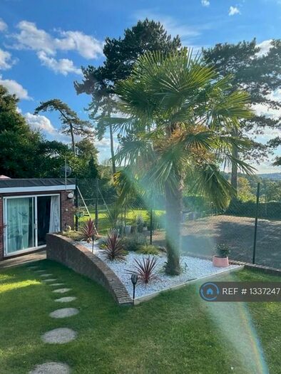 2 Bedroom Flat To Rent In Purley Hill, Purley, CR8