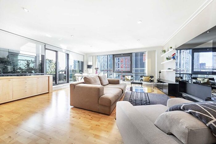 2 Bedroom Flat To Rent In South Quay Square, Canary Wharf, E14