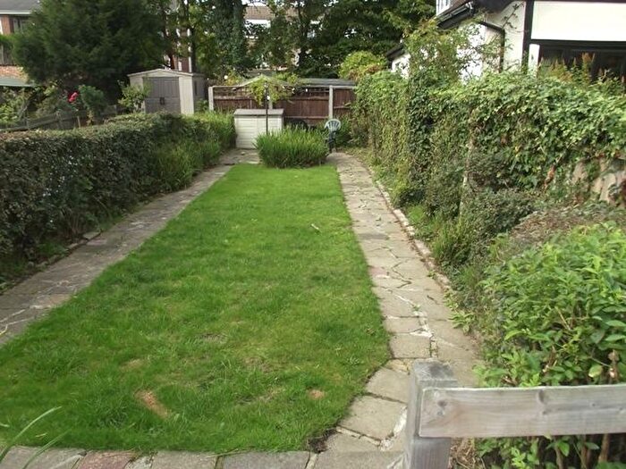 2 Bedroom Flat To Rent In Woodland Road, London, E4