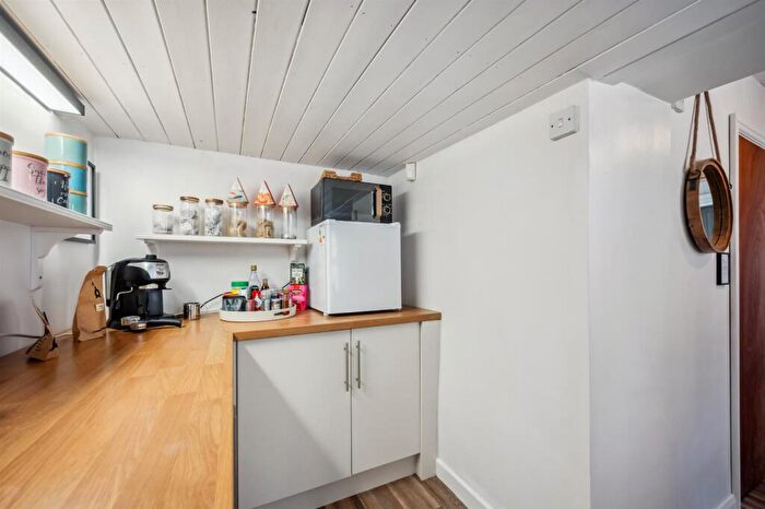2 Bedroom Commercial Property For Sale In Bank Road, Matlock, DE4