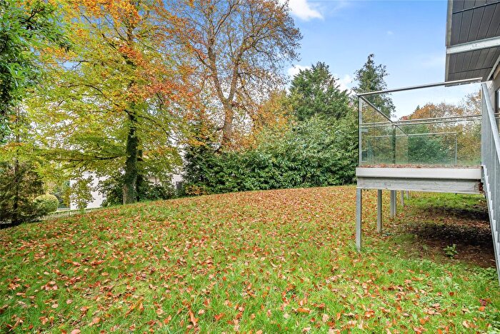 2 Bedroom Flat For Sale In Mount Harry Road, Sevenoaks, Kent, TN13
