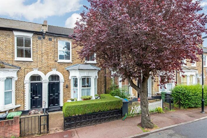 1 Bedroom Flat To Rent In Edric Road, New Cross, London, SE14