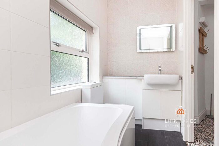 1 Bedroom Flat For Sale In Courtenay Road, Poole, BH14