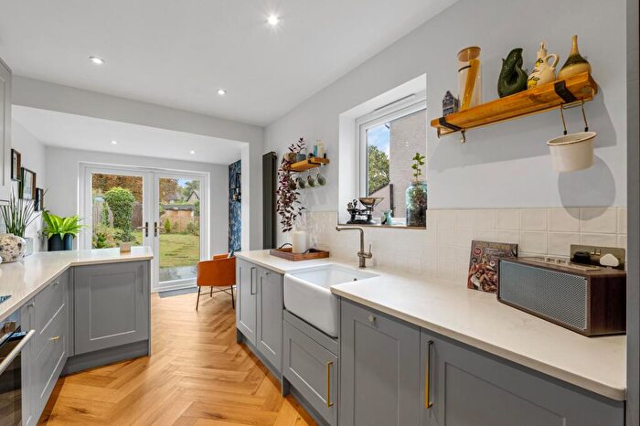 3 Bedroom Semi Detached House For Sale In Broomhall Road, South Croydon, CR2